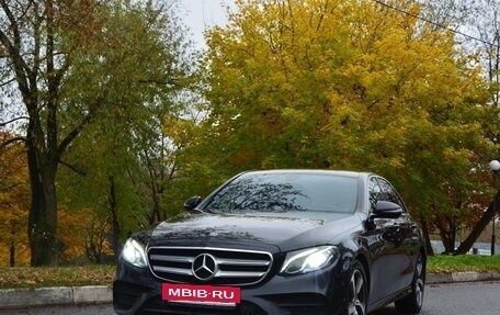 Mercedes-Benz E-Класс, 2019 год, 2 750 000 рублей, 3 фотография