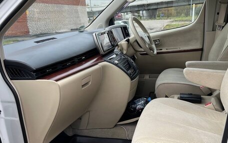 Nissan Elgrand III, 2005 год, 1 200 000 рублей, 2 фотография