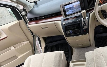 Nissan Elgrand III, 2005 год, 1 200 000 рублей, 14 фотография