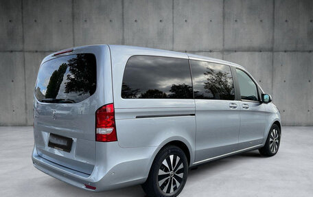 Mercedes-Benz V-Класс, 2024 год, 11 690 000 рублей, 5 фотография