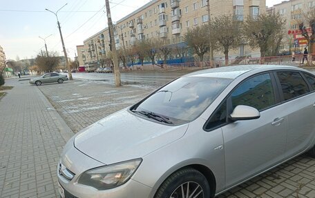 Opel Astra J, 2013 год, 600 000 рублей, 4 фотография