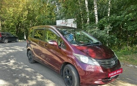 Honda Freed I, 2010 год, 950 000 рублей, 16 фотография