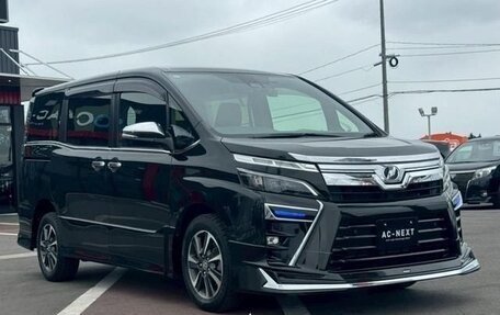 Toyota Voxy III, 2018 год, 2 650 000 рублей, 1 фотография