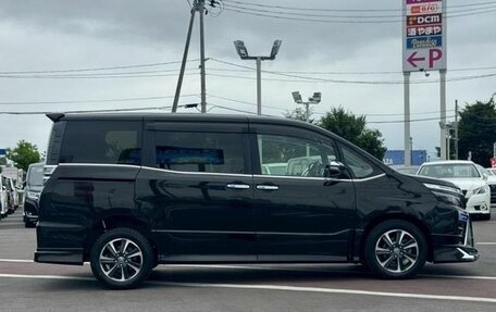 Toyota Voxy III, 2018 год, 2 650 000 рублей, 4 фотография