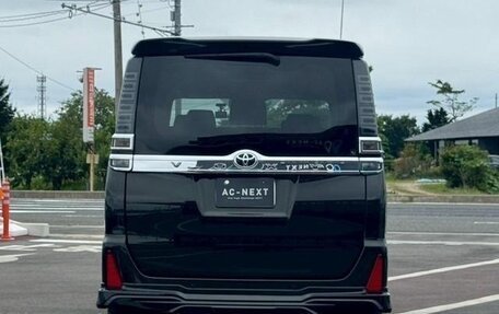 Toyota Voxy III, 2018 год, 2 650 000 рублей, 6 фотография