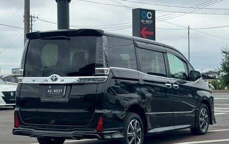 Toyota Voxy III, 2018 год, 2 650 000 рублей, 8 фотография