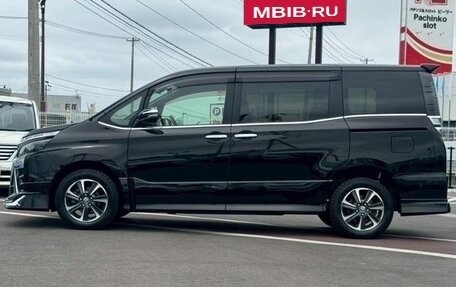 Toyota Voxy III, 2018 год, 2 650 000 рублей, 5 фотография