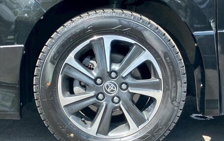 Toyota Voxy III, 2018 год, 2 650 000 рублей, 31 фотография