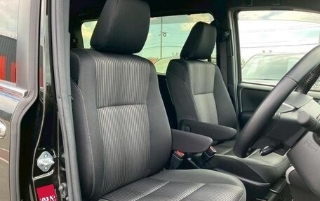 Toyota Voxy III, 2018 год, 2 650 000 рублей, 24 фотография