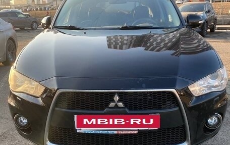 Mitsubishi Outlander III рестайлинг 3, 2011 год, 1 100 000 рублей, 3 фотография
