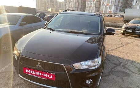 Mitsubishi Outlander III рестайлинг 3, 2011 год, 1 100 000 рублей, 2 фотография