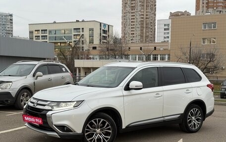 Mitsubishi Outlander III рестайлинг 3, 2015 год, 1 650 000 рублей, 2 фотография