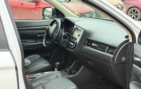 Mitsubishi Outlander III рестайлинг 3, 2015 год, 1 650 000 рублей, 8 фотография