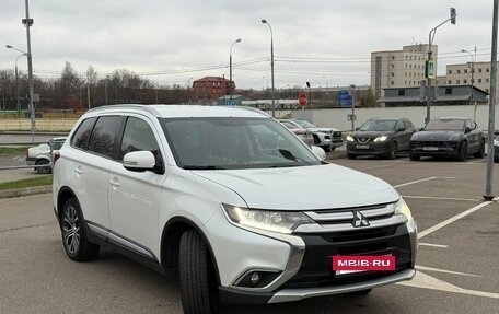 Mitsubishi Outlander III рестайлинг 3, 2015 год, 1 650 000 рублей, 7 фотография