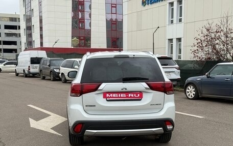 Mitsubishi Outlander III рестайлинг 3, 2015 год, 1 650 000 рублей, 4 фотография