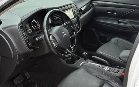 Mitsubishi Outlander III рестайлинг 3, 2015 год, 1 650 000 рублей, 12 фотография