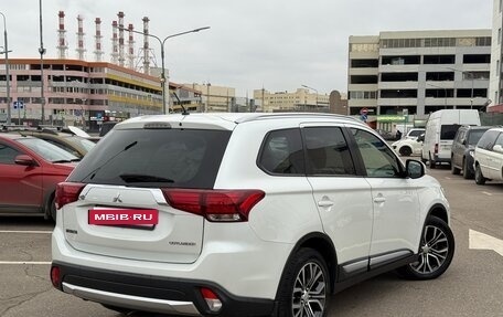 Mitsubishi Outlander III рестайлинг 3, 2015 год, 1 650 000 рублей, 5 фотография