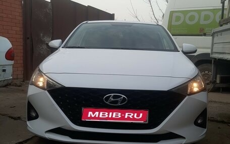 Hyundai Solaris II рестайлинг, 2021 год, 1 750 000 рублей, 1 фотография