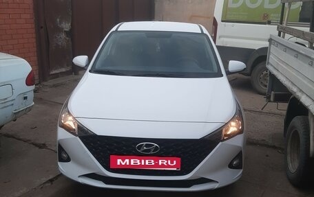 Hyundai Solaris II рестайлинг, 2021 год, 1 750 000 рублей, 2 фотография