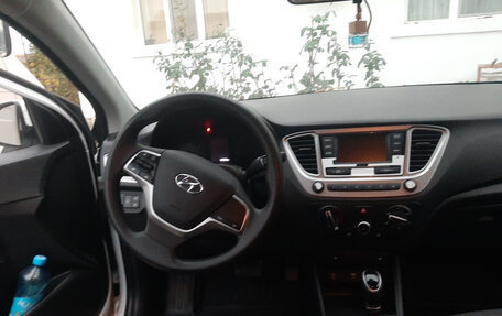 Hyundai Solaris II рестайлинг, 2021 год, 1 750 000 рублей, 4 фотография