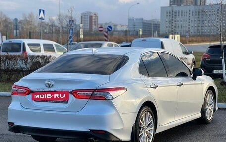 Toyota Camry, 2018 год, 2 100 000 рублей, 4 фотография