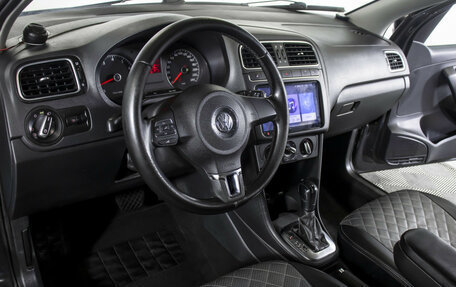 Volkswagen Polo VI (EU Market), 2011 год, 465 000 рублей, 18 фотография