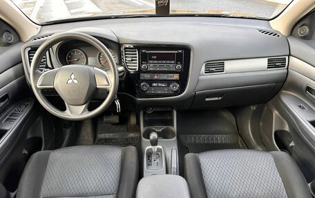 Mitsubishi Outlander III рестайлинг 3, 2014 год, 1 199 000 рублей, 12 фотография