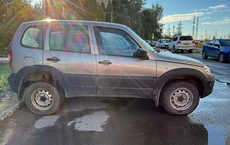 Chevrolet Niva I рестайлинг, 2019 год, 880 000 рублей, 10 фотография