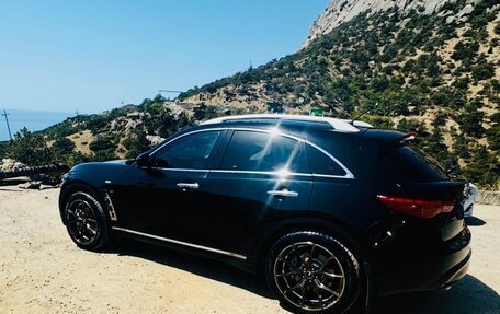 Infiniti QX70, 2015 год, 2 700 000 рублей, 2 фотография