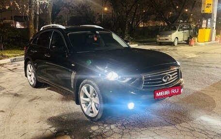 Infiniti QX70, 2015 год, 2 700 000 рублей, 9 фотография