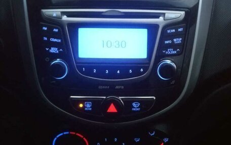 Hyundai Solaris II рестайлинг, 2011 год, 740 000 рублей, 4 фотография