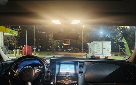 Infiniti QX70, 2015 год, 2 700 000 рублей, 14 фотография