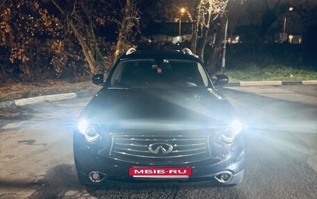 Infiniti QX70, 2015 год, 2 700 000 рублей, 8 фотография