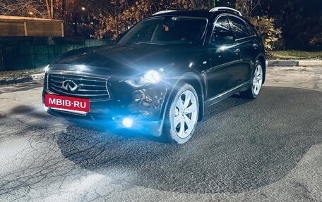 Infiniti QX70, 2015 год, 2 700 000 рублей, 10 фотография