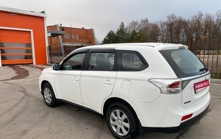 Mitsubishi Outlander III рестайлинг 3, 2013 год, 880 000 рублей, 5 фотография