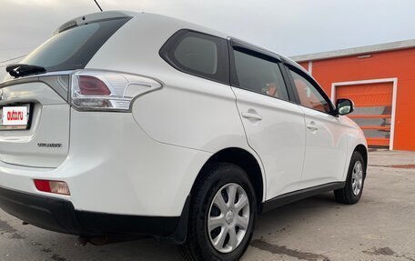 Mitsubishi Outlander III рестайлинг 3, 2013 год, 880 000 рублей, 10 фотография