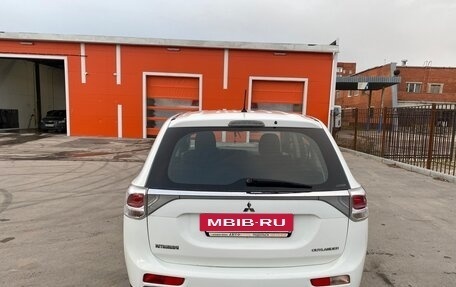 Mitsubishi Outlander III рестайлинг 3, 2013 год, 880 000 рублей, 6 фотография