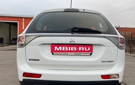 Mitsubishi Outlander III рестайлинг 3, 2013 год, 880 000 рублей, 7 фотография