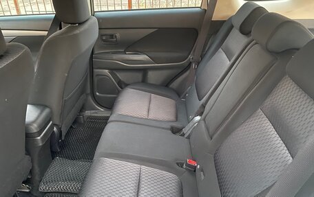 Mitsubishi Outlander III рестайлинг 3, 2013 год, 880 000 рублей, 21 фотография