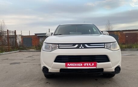 Mitsubishi Outlander III рестайлинг 3, 2013 год, 880 000 рублей, 12 фотография