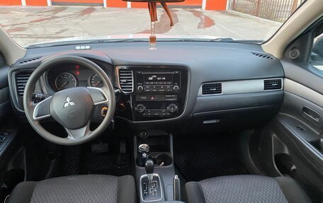 Mitsubishi Outlander III рестайлинг 3, 2013 год, 880 000 рублей, 23 фотография