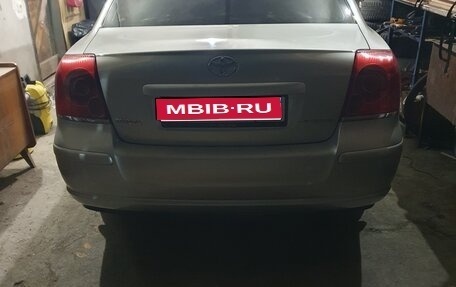 Toyota Avensis III рестайлинг, 2006 год, 750 000 рублей, 1 фотография