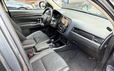 Mitsubishi Outlander III рестайлинг 3, 2018 год, 1 950 000 рублей, 8 фотография