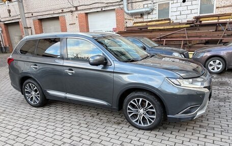 Mitsubishi Outlander III рестайлинг 3, 2018 год, 1 950 000 рублей, 2 фотография