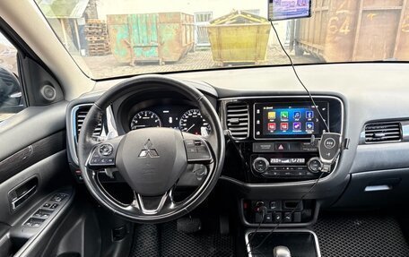 Mitsubishi Outlander III рестайлинг 3, 2018 год, 1 950 000 рублей, 7 фотография