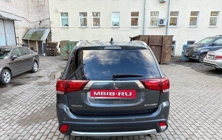 Mitsubishi Outlander III рестайлинг 3, 2018 год, 1 950 000 рублей, 3 фотография