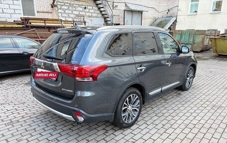 Mitsubishi Outlander III рестайлинг 3, 2018 год, 1 950 000 рублей, 6 фотография