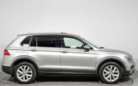 Volkswagen Tiguan II, 2018 год, 2 490 000 рублей, 4 фотография