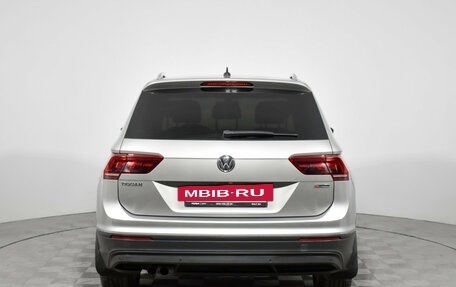 Volkswagen Tiguan II, 2018 год, 2 490 000 рублей, 6 фотография