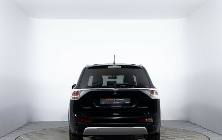 Mitsubishi Outlander III рестайлинг 3, 2014 год, 1 480 000 рублей, 6 фотография